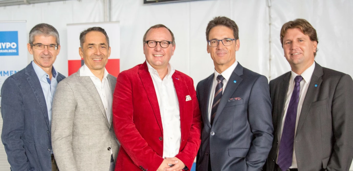 Inspirierte Vordenker beim Unternehmerfrühstück: (v.l.n.r.) Ernst Thurnher, Hubert Rhomberg, Referent Karl-Heinz Land, Wilfried Amann, Michel Haller (beide Hypo)
Inspirierte Vordenker beim Unternehmerfrühstück: (v.l.n.r.) Ernst Thurnher, Hubert Rhomberg, Referent Karl-Heinz Land, Wilfried Amann, Michel Haller (beide Hypo)
